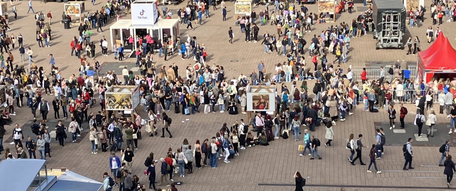 Buchmesse-Frankfurt-Blick-von-oben-scaled Kopie